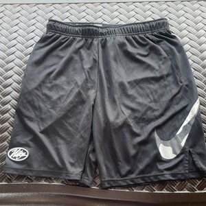 Nike men’s medium shorts